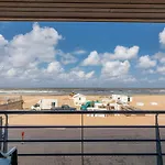 Royal 0101 - 2 Bedrooms 6P - Renovated - Sea View - Centrally Located Lejlighed
