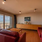 Royal 0101 - 2 Bedrooms 6P - Renovated - Sea View - Centrally Located *