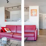 Royal 0101 - 2 Bedrooms 6P - Renovated - Sea View - Centrally Located Apartamento *