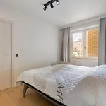 Apartamento Royal 0101 - 2 Bedrooms 6P - Renovated - Sea View - Centrally Located *