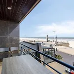 Royal 0101 - 2 Bedrooms 6P - Renovated - Sea View - Centrally Located Apartamento