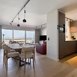 Apartamento Royal 0101 - 2 Bedrooms 6P - Renovated - Sea View - Centrally Located *