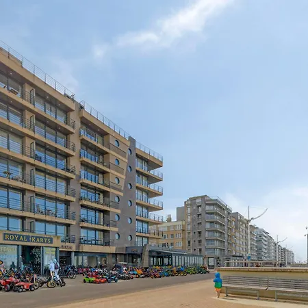 Royal 0101 - 2 Bedrooms 6P - Renovated - Sea View - Centrally Located Apartamento