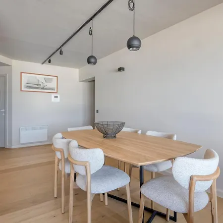 Lejlighed Royal 0101 - 2 Bedrooms 6P - Renovated - Sea View - Centrally Located *