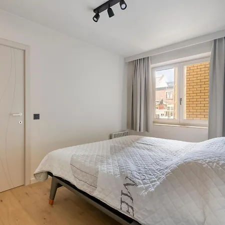Apartment Royal 0101 - 2 Bedrooms 6p - Renovated - Sea View - Centrally Located *