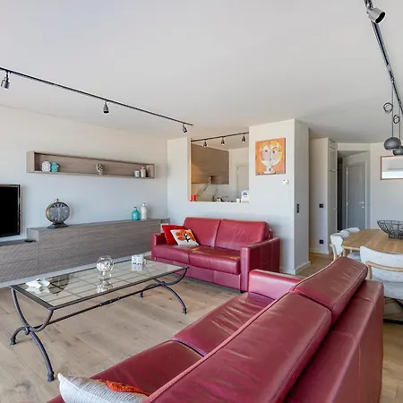 Apartment Royal 0101 - 2 Bedrooms 6p - Renovated - Sea View - Centrally Located *