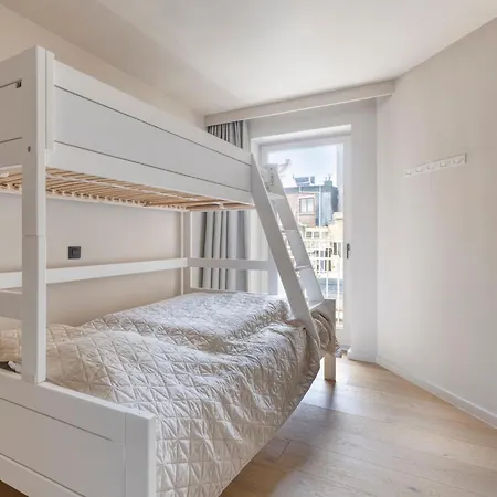 Royal 0101 - 2 Bedrooms 6p - Renovated - Sea View - Centrally Located Apartment *
