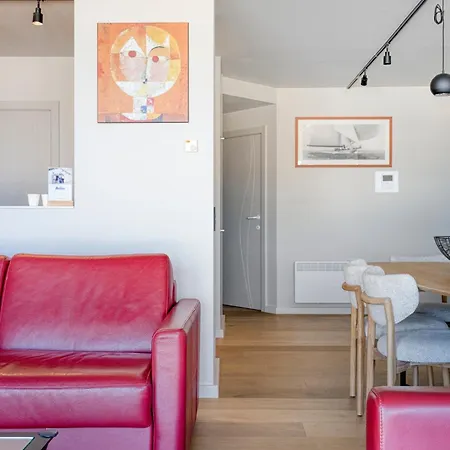 Royal 0101 - 2 Bedrooms 6p - Renovated - Sea View - Centrally Located Apartment *