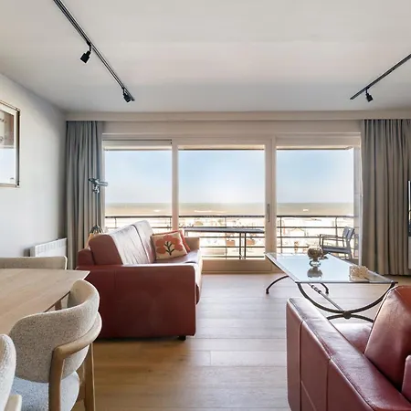 Royal 0101 - 2 Bedrooms 6p - Renovated - Sea View - Centrally Located * Koksijde