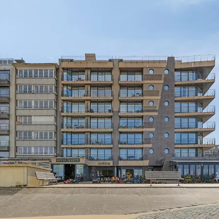 Royal 0101 - 2 Bedrooms 6p - Renovated - Sea View - Centrally Located *