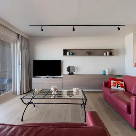Royal 0101 - 2 Bedrooms 6p - Renovated - Sea View - Centrally Located Apartment Koksijde